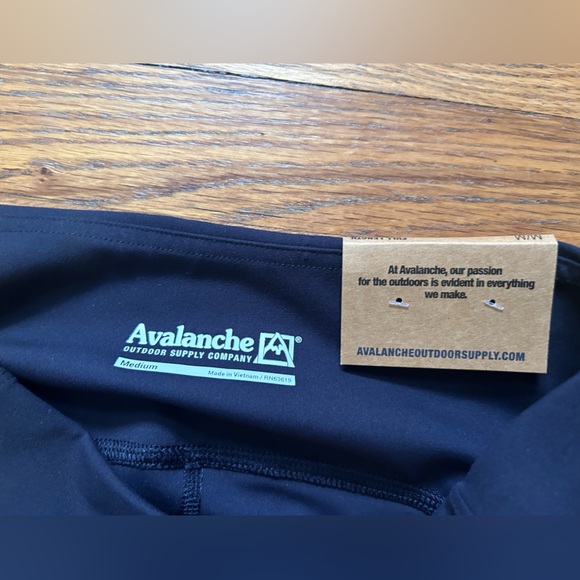 Avalanche Women’s Black Compression Leggings - Size M - NEW WITH TAGS - Picture 4 of 8
